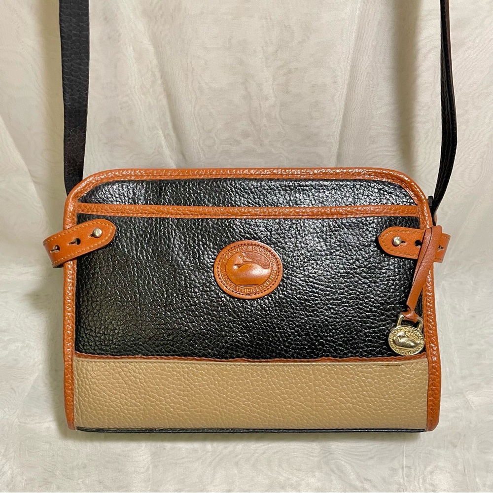 Dooney & Bourke ✨Vintage✨ AWL Crossbody Bag